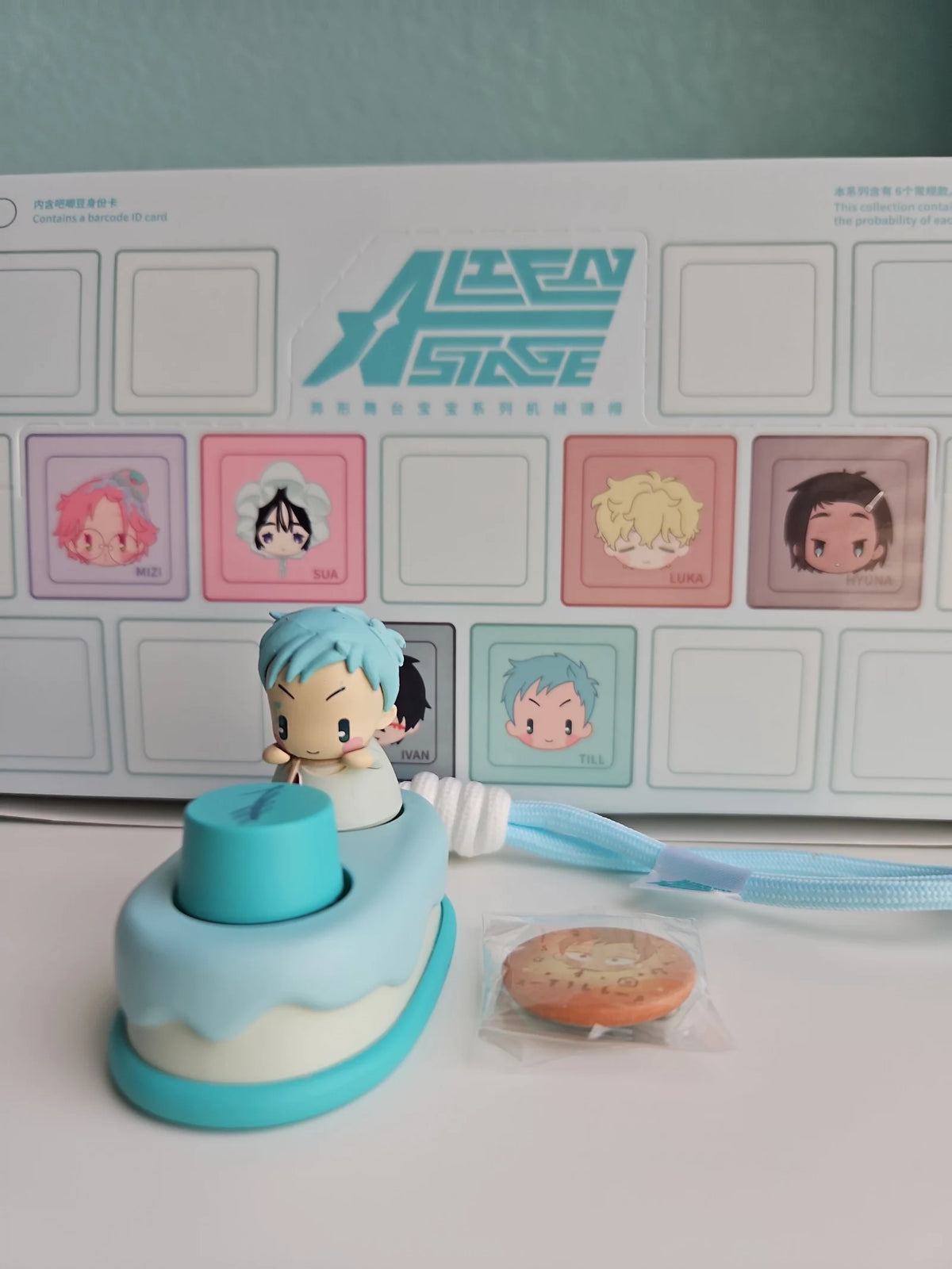 Alien stage baby keycaps keychain